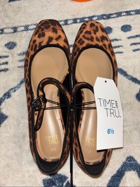 Time and Tru Leopard-Print Flats.  Brand New! Size 6.5 !
